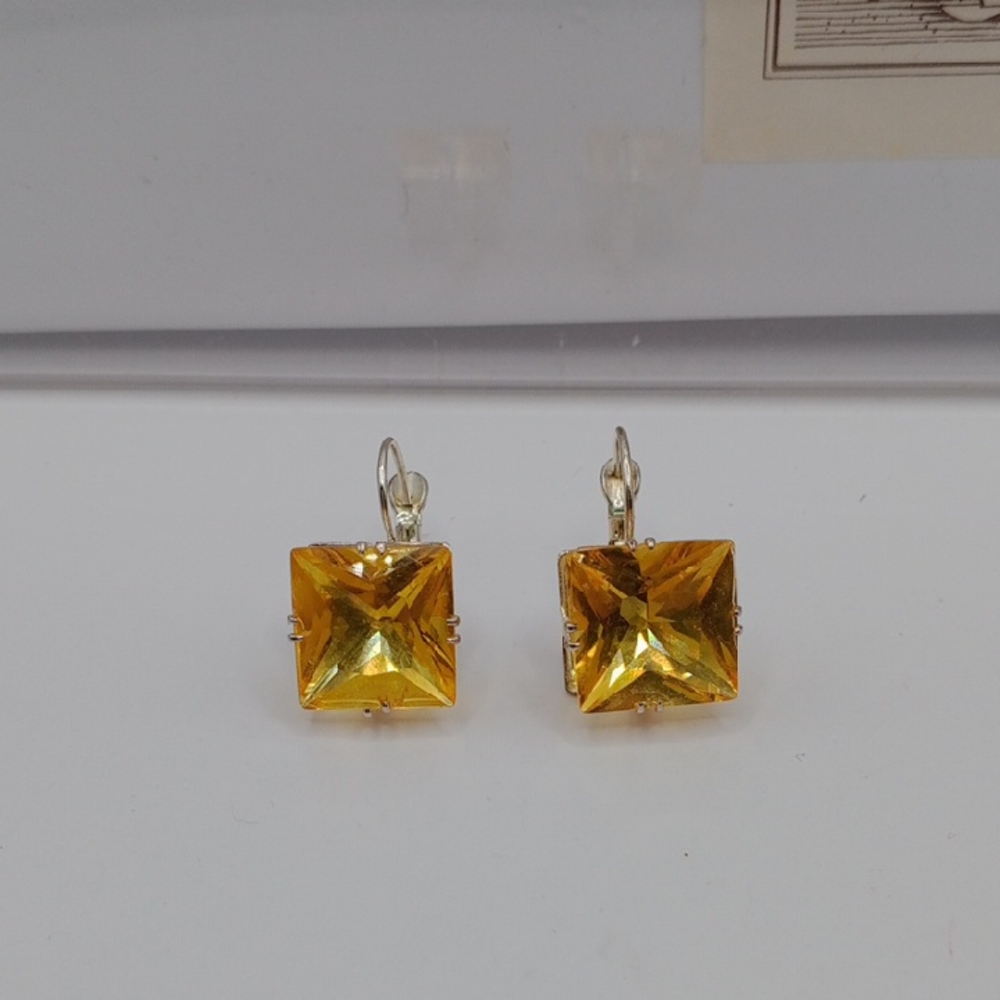 Elegant Gold Square Earrings